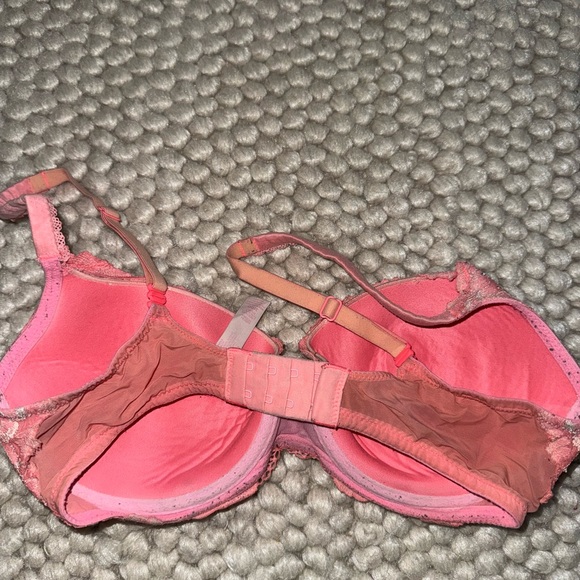 PINK Victoria's Secret Coral and Red Lace Bras - Picture 9 of 10